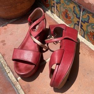 Leather platform sandals